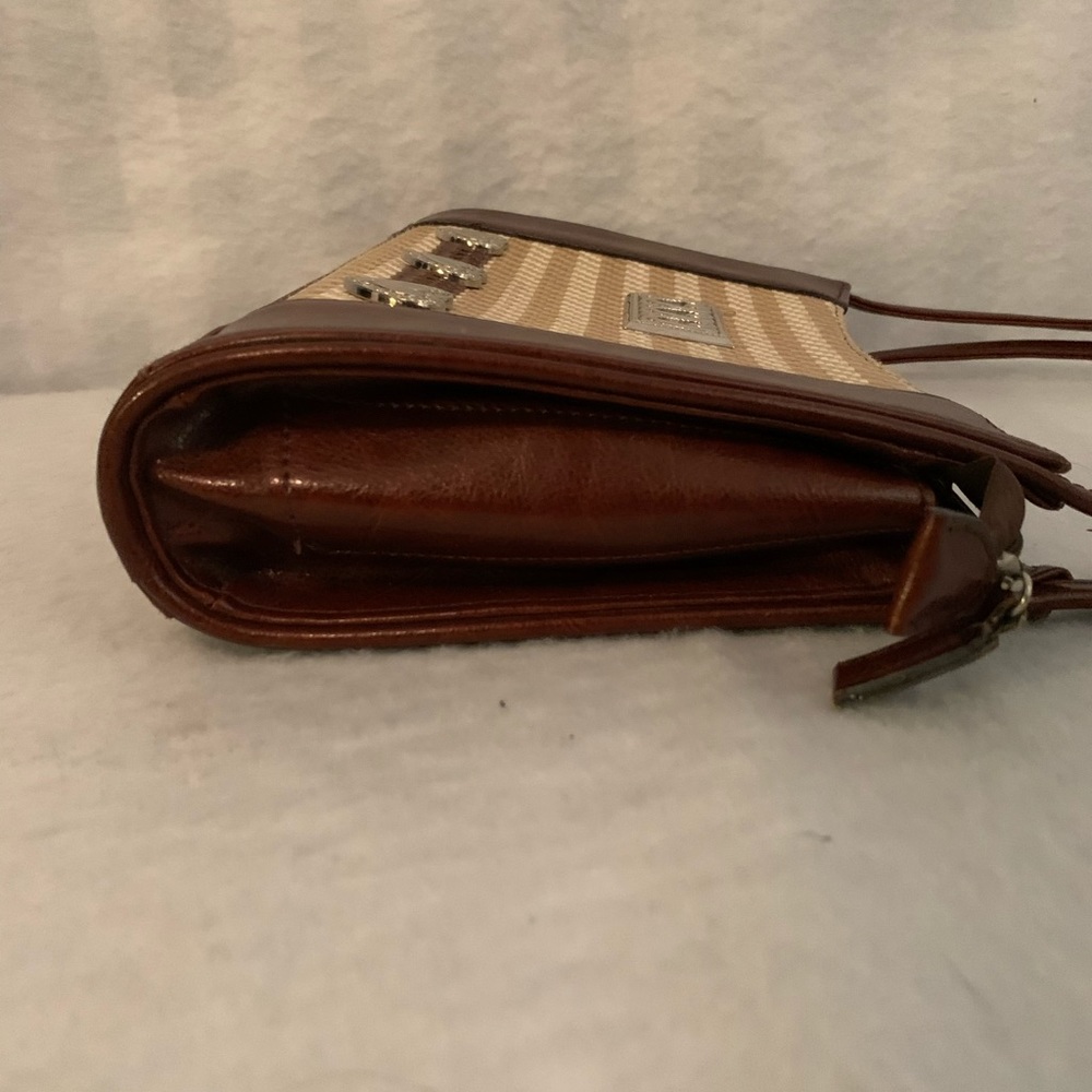 A purse - Picture 5 of 6